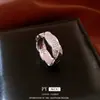 Anillo de Luz de Zirconia con Patrón de Diamante Europeo y Americano Lujo Alto Gama Exquisito Anillo para el Dedo Índice Tendencia Versátil Joyería para Mujeres Venta al por Mayor