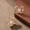 Pendientes de Botón de Plata Moda Estilo Festivo Exquisito Incrustados con Circonita Perla Trébol de Cuatro Hojas Mariposa Cola de Pez con un Toque de Lujo