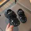 Otoño 2026 Nuevos Zapatos Infantiles Marca de Moda Niños Grandes Zapatos de Papá Baile Callejero Zapatos Deportivos para Correr para Todas las Estaciones Zapatos Deportivos con Correa de Araña