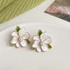 Solo este verde ~ Mori aretes de flor de gota de aceite fresca pequeña, moda, temperamento, aretes comodín, aretes de alto sentido, mujer