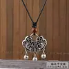 Collar de Plata Vintage de Xizang para Mujer, Cadena Larga Versátil para Suéter con Colgante Cuadrado, Accesorio de Ropa Estilo Étnico de Algodón y Lino