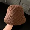 Sombrero tipo cubo de punto con patrón de rombos estilo japonés para mujer, adecuado para otoño e invierno, te mantiene abrigada, hace que tu cara se vea más pequeña y es perfecto para personas con cabezas más grandes.
