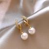 Elegantes Pendientes de Angora Rojo Estilo Socialité con Microincrustaciones de Perlas, Elegantes y de Moda Pinzas para Orejas en Forma de Mosquitero, Pendientes de Lujo Ligero y de Alta Gama