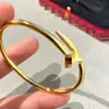 Pulseira de Unhas CNC V-Gold de Alta Qualidade para Mulheres, Ouro Rosé com Diamantes, Pulseira Aberta Elástica de Luxo Leve, Fashion e Tendência