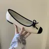 Zapatos de Mujer de Suela Plana Estilo Noche Suave Suela Blanda 2026 Nuevo Verano Zapatos de Frijol Negro Bruja