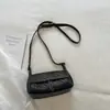 Bolsos populares para mujer de este año 2026 nuevo de moda versión coreana versátil tejido bandolera para axila bolso de mano de alta gama