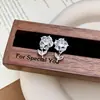 Pendientes de flor de circón ultra brillantes con aguja de plata, sensación de lujo ligero y alta gama, clips para orejas sin perforar, pendientes de diseño nicho para mujer