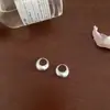Pendientes Minimalistas Frescos Cepillados Simples Diseño de Nicho Compactos de Alta Gama Accesorios para Orejas Versátiles Clavos
