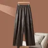 Foto real de los nuevos pantalones de cuero casual de cintura alta para adelgazar de otoño e invierno, pantalones de cuero suave de moda geniales para abuela, pantalones de pierna ancha tipo globo, pantalones para botas