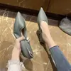 Zapatos Blancos de Tacón Alto para Mujer, Estilo Francés, Punta Fina, Tacón Medio, Muy Versátiles, de Gran Venta para Primavera y Otoño, Zapatos de Tacón Grueso de Un Solo Color, Modelo Nuevo Primavera 2025