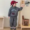 Conjunto Outono e Inverno Infantil, Conjunto Esportivo de Fleece para Meninas, Novo Estilo 2026 Conjunto de Duas Peças Casual para Bebês Meninos: Moletom e Calça