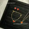 Collar de Corazón Chapado en Oro de 18 Quilates Estilo Van Gogh para Mujer, Diseño Versátil de Nicho de Alta Gama, Cadena para Clavícula Pequeña de Corazón Rojo de Ágata Roja de Alta Calidad, Estilo Ins