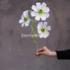 Arranjos de Flores Artificiais Brancas e Branco Cremoso para Casamentos Brancos, Decoração de Casa e Salões de Casamento; Flores de Seda no Atacado