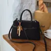 Bolsa de Celebridade da Internet Feminina Outono e Inverno 2025 Fivela de Cinto de Camurça Fosca Retrô Bolsa de Mão com Alça de Ombro Bolsa Tote Versão Coreana