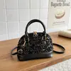 Elegante y estilizado bolso de mano, colección otoño 2026, diseño versátil en forma de concha, moderno bolso cruzado para mujer