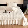 Estilo Creme Francês 2026 Novo Pelúcia Renda de Camada Dupla Xadrez Pelúcia Leite Acolchoado Fronha Cobertura de Cama Conjunto de Três Peças Cor Sólida