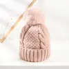 Nuevo gorro de lana tejido de invierno para mujer, estilo coreano, forrado de polar, engrosado, cálido, adelgazante, versátil, con pompón y protección para los oídos