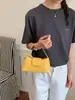 Bolso de Lunares Estilo Coreano con un Diseño Único, Versátil, Moderno, Sencillo, Bolso de Mano para Mujer, Bolso Tote Pequeño, Bolso para el Trabajo y los Viajes