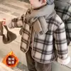 Novos estilos de outono e inverno: Jaquetas infantis xadrez de mistura de lã com forro de fleece, adequadas para meninos e meninas, casuais e versáteis, e espessadas para aquecimento.