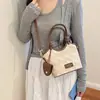 Bolso de mujer vintage de alta gama y nicho, nuevo y moderno bolso de hombro de moda 2026, bolso cruzado tipo cubo versátil