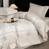 Juego de alta gama de cuatro piezas de fundas de edredón bordadas aptas para la piel, sábanas bajeras suaves de lujo ligero, productos de ropa de cama de alta gama al por mayor