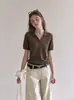 Camiseta de Manga Corta para Mujer, Color Café, Hueca, Cuello en V, Estilo Old Money, Holgada para Verano, Elegante y Versátil, Adelgazante, Ligera
