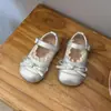 Zapatos pequeños de piel con ribete de encaje, nueva colección primavera/otoño 2026, zapatos de princesa para niña estilo coreano con lazo, Mary Janes planos de suela blanda
