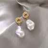 Aretes de Concha de Flor para Mujer, Lujo Ligero, Aretes de Gama Alta, Estilo de Nicho, Aretes Elegantes, Aretes de Perla, Clips para Orejas para Mujeres Sin Perforaciones