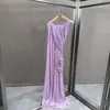 Vestido largo de malla elástica ajustado e irregular con pliegues, estilo capa de un solo hombro, estilo ins transfronterizo 2026