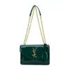 Bolsa Pequena de Couro Patente Estilo Francês de Luxo Leve para Mulheres, Novo Modelo 2026, Bolsa de Ombro com Corrente Texturizada Versátil, Bolsa Quadrada Pequena de Ombro, Bolsa Transversal
