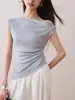 Playera sin mangas asimétrica de hombro al estilo coreano 2025 Verano Nuevo Nicho Look Adelgazante Color Puro Top Plisado t