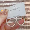 Pendientes de Aro Metálicos Personalizados de Gama Alta Estilo Coreano Elegantes Modernos Pendientes para el Trabajo de Celebridades de Internet Nueva Tendencia 2026 Joyería para Orejas