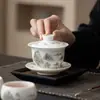 Porcelana de jade de lana de cordero con detalles dorados, taza de té colgante estilo Jiangshan, juego de tres piezas para uso doméstico, juego de té estilo chino para preparar té, taza de té no caliente