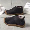 Nova coleção de inverno: botas de neve forradas com fleece, espessas, quentes, confortáveis e casuais; sapatos de pano tradicionais de Pequim com solas macias, projetados para mulheres de meia-idade e idosas