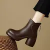 Botas de Cano Curto com Salto Alto e Solado Macio Femininas 2026 Outono/Inverno Novo Estilo Salto Bloco Solado Grosso Botas Martin Versátil Retrô Sapatos de Salto Único Botas Femininas com Veludo