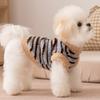 Outono e Inverno Novos Roupas de Veludo Grossas e Quentes com Listras e Veludo de Cordeiro com Tração para Cães Pequenos e Médios, Animais de Estimação, Cães e Gatos