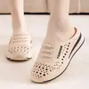 Chinelos femininos de salto alto para uso externo no verão com sola grossa, modernos, para casa, antiderrapantes, sapatos de mãe, sandálias sociais de salto plataforma com sola macia
