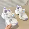 Zapatillas de moda para niñas, modelo nuevo 2026, zapatos casuales de malla transpirables y ligeros para niñas pequeñas con decoración de lazo