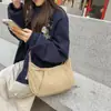 Bolso de hombro nuevo de verano para mujer, ligero 2026 nicho bolso cruzado de media luna, versátil y simple para ir al trabajo
