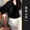 Atuendo atmosférico estilo coreano de principios de otoño: Top de punto de manga larga con cuello alto estilo francés para mujer, capa base ajustada para otoño e invierno