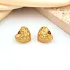 Moda europea y americana nuevo diseño de alta gama aretes irregulares de corazón aretes pequeños de temperamento exquisito venta al por mayor mujer