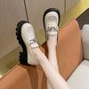 Mocasines Mary Jane de tacón grueso y suela gruesa con mariposa de metal, estilo británico, combinables, para invierno de 2024