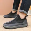 Estilo Novo Inverno 2026 Tênis Pai Botas de Algodão Slip-On Botas de Neve Engrossadas Sapatos de Algodão Confortáveis e Quentes para Pessoas de Meia-Idade e Idosos
