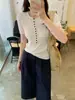 Camiseta de punto de manga corta, cuello redondo, un solo botón, corte ajustado, color azul marino para mujer, nuevo estilo de verano 2026, top único y hermoso