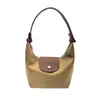 Bolso de mano coreano de diseño de nicho versátil nuevo para el día a día, bolso tipo dumpling versátil casual de un solo hombro, bolso de axila para mujer, de alta gama