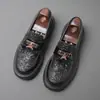 Zapatos casuales nuevos transfronterizos para hombre, estilo slip-on con borlas de pedrería, mocasines de talla grande para hombre para exportación