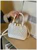 Bolso de Concha de Mano para Mujer 2026 Nuevo Estilo de Moda Diseño de Nicho Sensación de Alta Gama Temperamento de Moda Elegante Bolso de Hombro Cruzado Individual