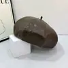 Boina Retro de PU de Alta Qualidade para Mulheres, Novo Chapéu de Abóbora Versátil da Moda Britânica de Outono, Boina Elegante de Cor Sólida