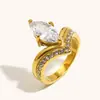 Moda Cruzada Europeia e Americana Elegante Nicho Retrô Joia de Mão Aço Inoxidável Banhado a Ouro 18K Anel de Coroa com Zircônia Luxo Acessível Feminino