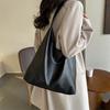 Bolsa transfronteiriça bolsa de viagem feminina 2023 nova moda cor sólida textura bolsa de ombro popular deste ano bolsa de axila